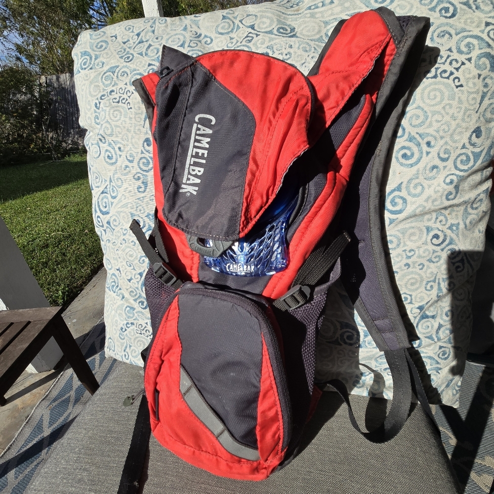 Camelbak Rogue Red Hydration Backpack Hiking Trail Biking 2 Ltr